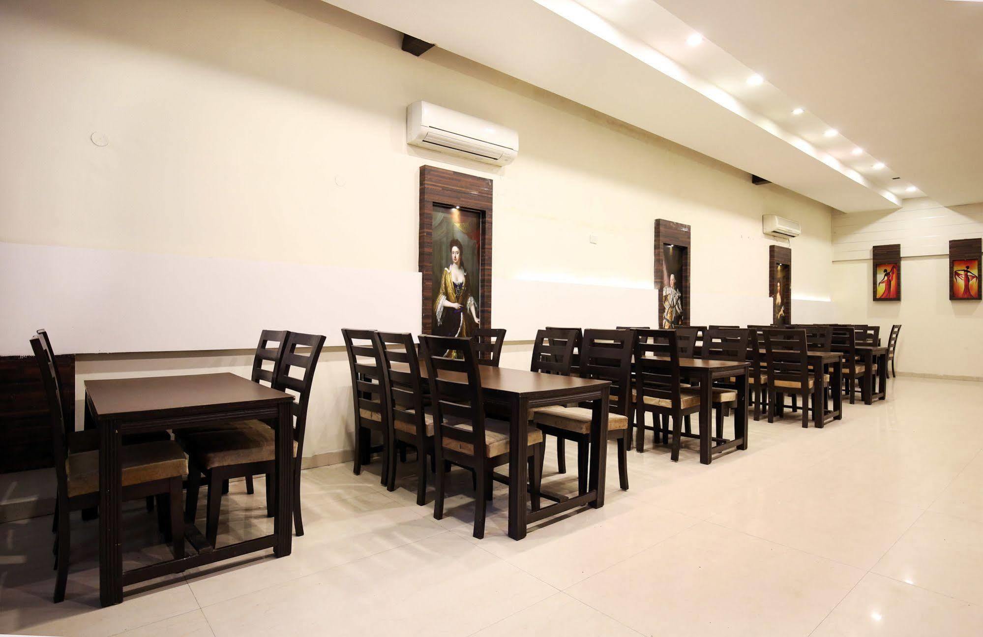 Hotel Mm Yellowuds Amritsar Luaran gambar