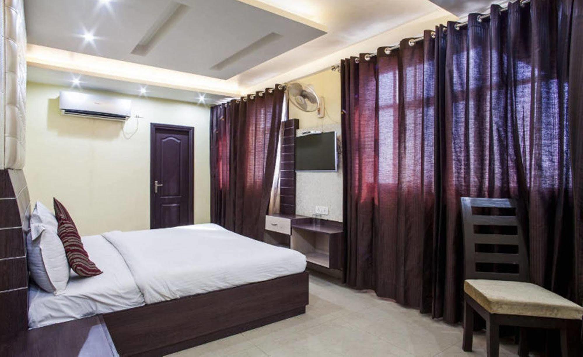 Hotel Mm Yellowuds Amritsar Luaran gambar